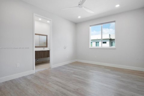 Townhouse in LANDMARK in Doral, Florida 3 bedrooms, 151.24 sq.m. № 1839197 - photo 16