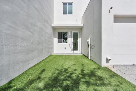 Townhouse in LANDMARK in Doral, Florida 3 bedrooms, 151.24 sq.m. № 1839197 - photo 2