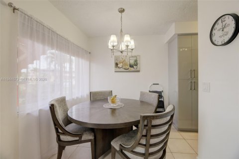 Купить кондоминиум в Халландейл-Бич, Флорида 2 спальни, 78.78м2, № 2002231 - фото 6