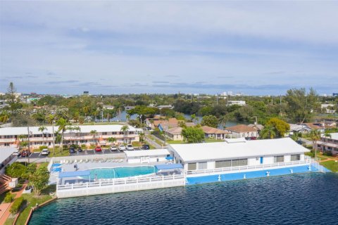 Купить кондоминиум в Халландейл-Бич, Флорида 2 спальни, 78.78м2, № 2002231 - фото 24