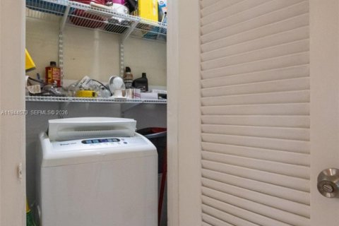 Купить кондоминиум в Халландейл-Бич, Флорида 2 спальни, 78.78м2, № 2002231 - фото 19