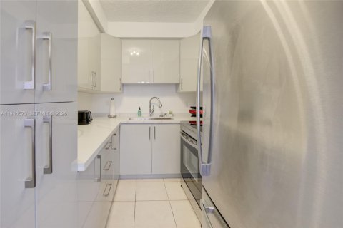 Купить кондоминиум в Халландейл-Бич, Флорида 2 спальни, 78.78м2, № 2002231 - фото 9