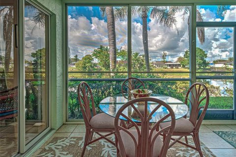 Condo in North Port, Florida, 2 bedrooms  № 1780478 - photo 23