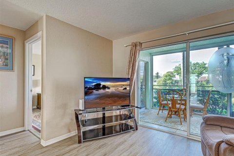 Condo in North Port, Florida, 2 bedrooms  № 1780478 - photo 19