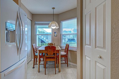 Condo in North Port, Florida, 2 bedrooms  № 1780478 - photo 11