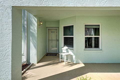 Condo in North Port, Florida, 2 bedrooms  № 1780478 - photo 1