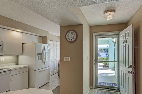 Condo in North Port, Florida, 2 bedrooms  № 1780478 - photo 6
