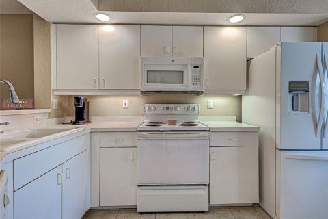 Condo in North Port, Florida, 2 bedrooms  № 1780478 - photo 9