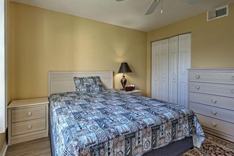 Condo in North Port, Florida, 2 bedrooms  № 1780478 - photo 26