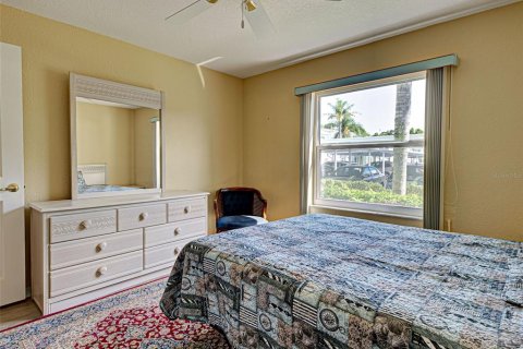 Condo in North Port, Florida, 2 bedrooms  № 1780478 - photo 27