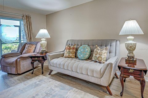 Condo in North Port, Florida, 2 bedrooms  № 1780478 - photo 18