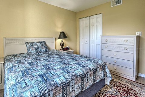 Condo in North Port, Florida, 2 bedrooms  № 1780478 - photo 25