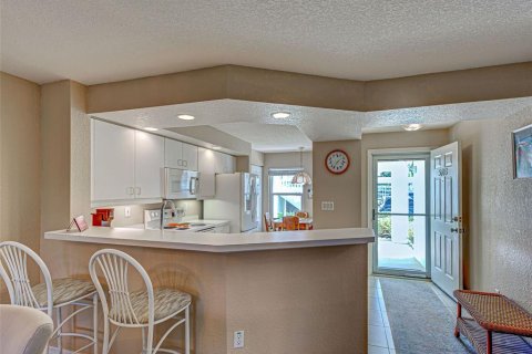 Condo in North Port, Florida, 2 bedrooms  № 1780478 - photo 5
