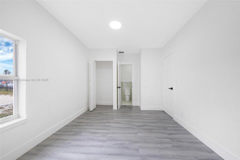 Villa ou maison à vendre à Miami, Floride: 3 chambres, 61.69 m2 № 1966493 - photo 12