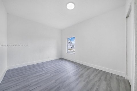 Villa ou maison à vendre à Miami, Floride: 3 chambres, 61.69 m2 № 1966493 - photo 13