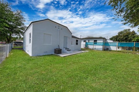 Villa ou maison à vendre à Miami, Floride: 3 chambres, 61.69 m2 № 1966493 - photo 30