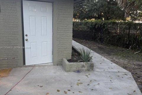 Снять в аренду квартиру в Форт-Лодердейл, Флорида 1 спальня, 112.6м2, № 1992559 - фото 1