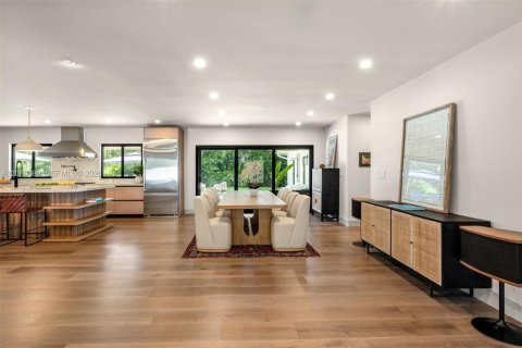 House in Pinecrest, Florida 4 bedrooms, 290.88 sq.m. № 2377026 - photo 6