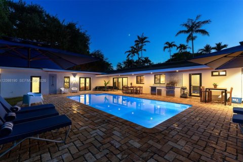 House in Pinecrest, Florida 4 bedrooms, 290.88 sq.m. № 2377026 - photo 2