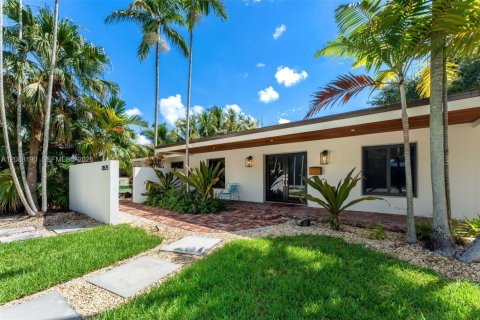House in Pinecrest, Florida 4 bedrooms, 290.88 sq.m. № 2377026 - photo 16