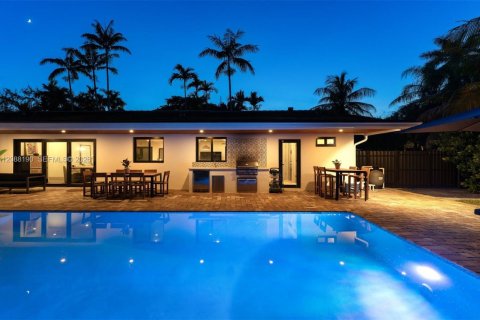 House in Pinecrest, Florida 4 bedrooms, 290.88 sq.m. № 2377026 - photo 11