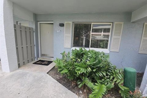 Condominio en Altamonte Springs, Florida, 1 dormitorio  № 2107557