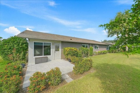 Villa ou maison à vendre à Sarasota, Floride: 2 chambres, 121.52 m2 № 2420395 - photo 8