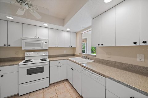 Villa ou maison à vendre à Sarasota, Floride: 2 chambres, 121.52 m2 № 2420395 - photo 13
