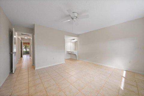 Villa ou maison à vendre à Sarasota, Floride: 2 chambres, 121.52 m2 № 2420395 - photo 19