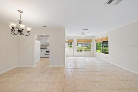 Villa ou maison à vendre à Sarasota, Floride: 2 chambres, 121.52 m2 № 2420395 - photo 5