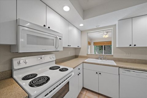 Villa ou maison à vendre à Sarasota, Floride: 2 chambres, 121.52 m2 № 2420395 - photo 14