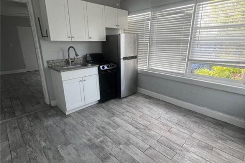 Immobilier commercial à vendre à Saint Petersburg, Floride: 275.55 m2 № 2415172 - photo 2