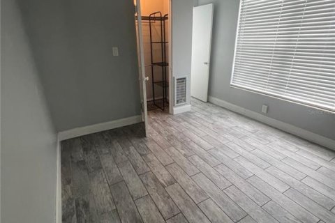 Immobilier commercial à vendre à Saint Petersburg, Floride: 275.55 m2 № 2415172 - photo 8