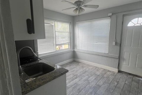 Immobilier commercial à vendre à Saint Petersburg, Floride: 275.55 m2 № 2415172 - photo 7
