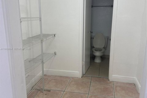 Condo in North Miami, Florida, 2 bedrooms № 2255808 - photo 7