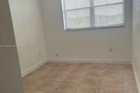 Condo in North Miami, Florida, 2 bedrooms № 2255808 - photo 6