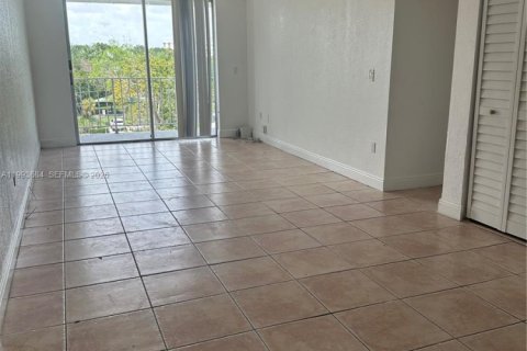 Condo in North Miami, Florida, 2 bedrooms № 2255808 - photo 3