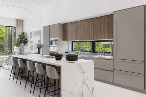 Touwnhouse à vendre à Miami, Floride: 3 chambres, 263.94 m2 № 1953707 - photo 10