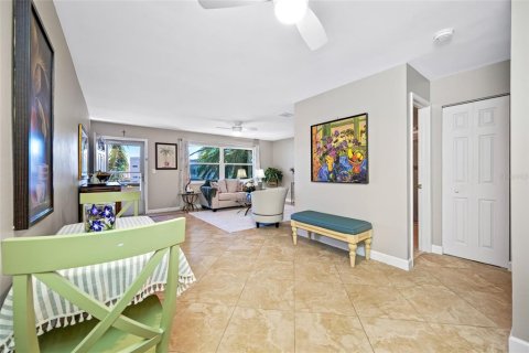 Condo in Saint Petersburg, Florida, 1 bedroom  № 1894611 - photo 10