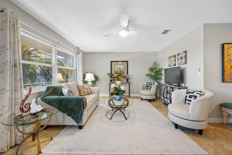Condo in Saint Petersburg, Florida, 1 bedroom  № 1894611 - photo 5