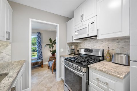 Condo in Saint Petersburg, Florida, 1 bedroom  № 1894611 - photo 15