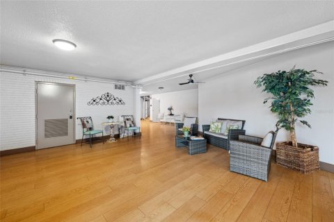 Condo in Saint Petersburg, Florida, 1 bedroom  № 1894611 - photo 8