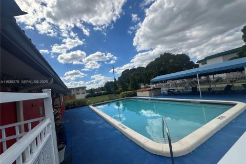 Купить кондоминиум в Санрайз, Флорида 2 спальни, 94.76м2, № 1993429 - фото 3