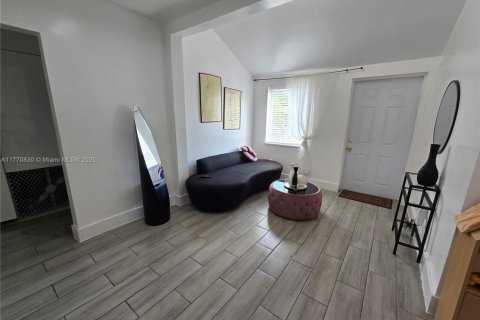 Купить виллу или дом в Майами, Флорида 3 спальни, 94.85м2, № 1697921 - фото 14