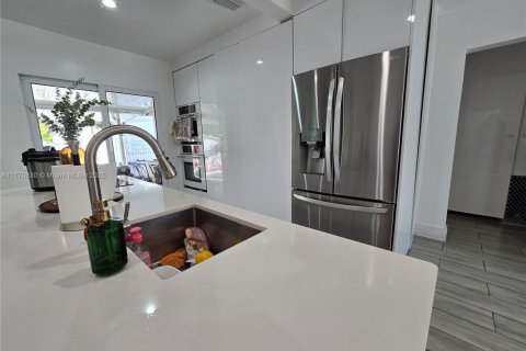 Купить виллу или дом в Майами, Флорида 3 спальни, 94.85м2, № 1697921 - фото 8