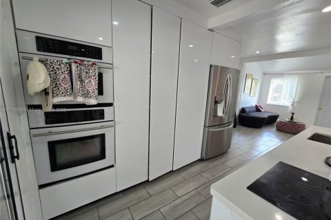 Купить виллу или дом в Майами, Флорида 3 спальни, 94.85м2, № 1697921 - фото 5