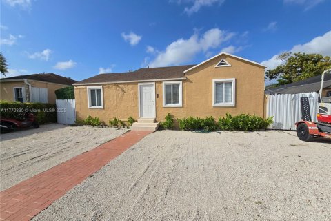 Купить виллу или дом в Майами, Флорида 3 спальни, 94.85м2, № 1697921 - фото 2