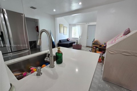 Купить виллу или дом в Майами, Флорида 3 спальни, 94.85м2, № 1697921 - фото 7