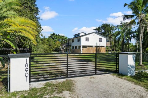 Villa ou maison à vendre à Southwest Ranches, Floride: 3 chambres, 142.7 m2 № 1995480 - photo 2