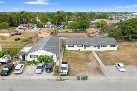 Commercial property in Homestead, Florida 394.65 sq.m. № 1861119 - photo 8
